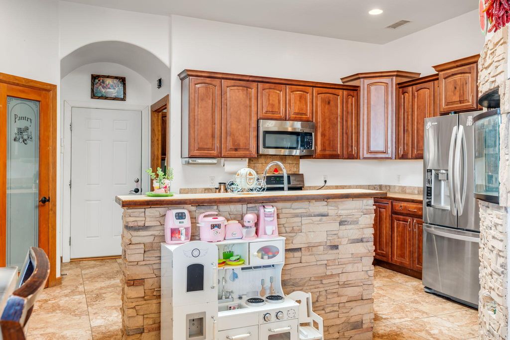 Image 10 of property listing at 2820 Stapleton Avenue NE, Rio Rancho, NM 87124