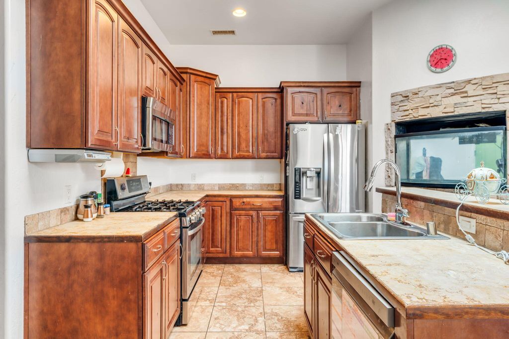 Image 11 of property listing at 2820 Stapleton Avenue NE, Rio Rancho, NM 87124