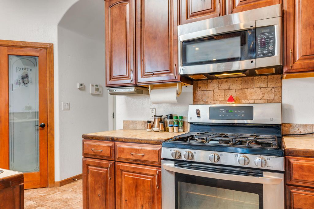 Image 13 of property listing at 2820 Stapleton Avenue NE, Rio Rancho, NM 87124