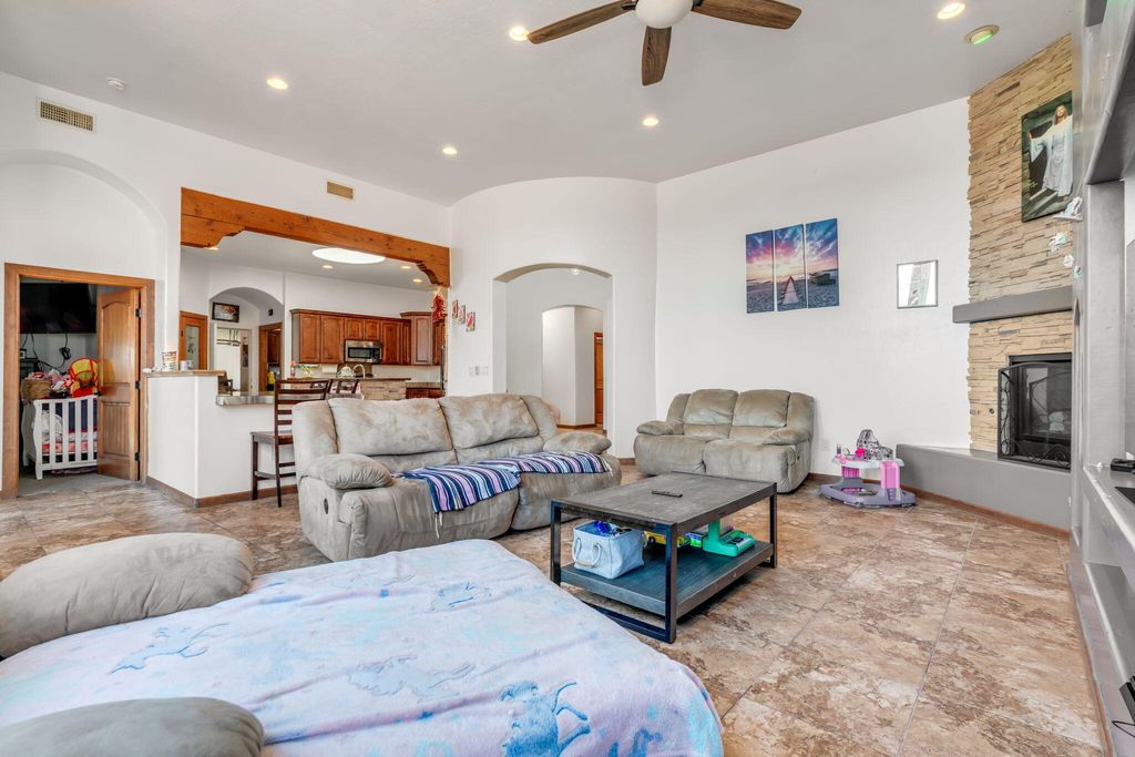 Image 7 of property listing at 2820 Stapleton Avenue NE, Rio Rancho, NM 87124