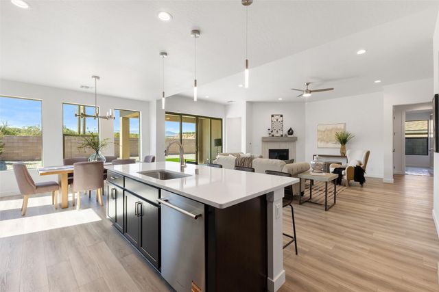 64 Cadena Loop, White Rock, NM 87547