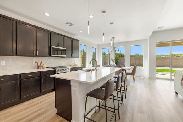 64 Cadena Loop, White Rock, NM 87547