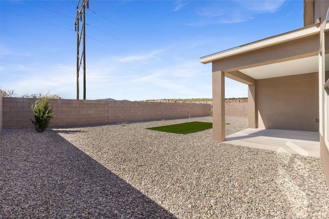 64 Cadena Loop, White Rock, NM 87547