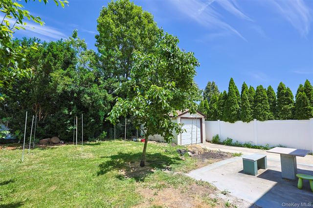 1010 Polk Avenue, Franklin Square, NY 11010