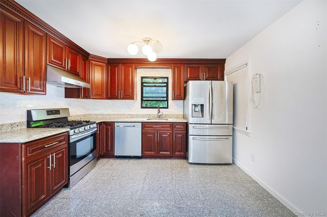1010 Polk Avenue, Franklin Square, NY 11010