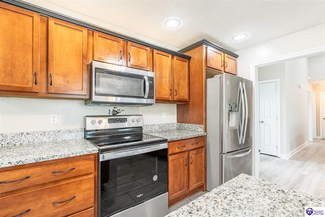 216 S Rushmore Drive, Vine Grove, KY 40175