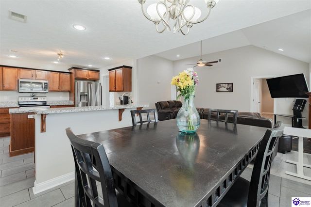 216 S Rushmore Drive, Vine Grove, KY 40175