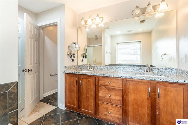 216 S Rushmore Drive, Vine Grove, KY 40175