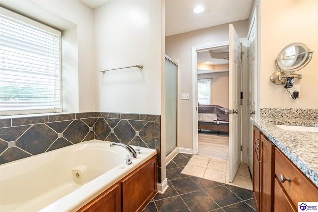 216 S Rushmore Drive, Vine Grove, KY 40175
