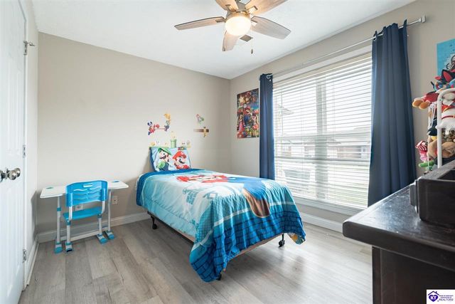 216 S Rushmore Drive, Vine Grove, KY 40175