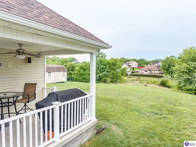 216 S Rushmore Drive, Vine Grove, KY 40175