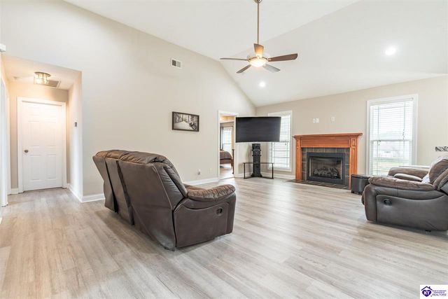 216 S Rushmore Drive, Vine Grove, KY 40175