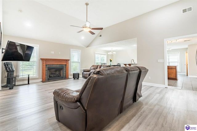 216 S Rushmore Drive, Vine Grove, KY 40175