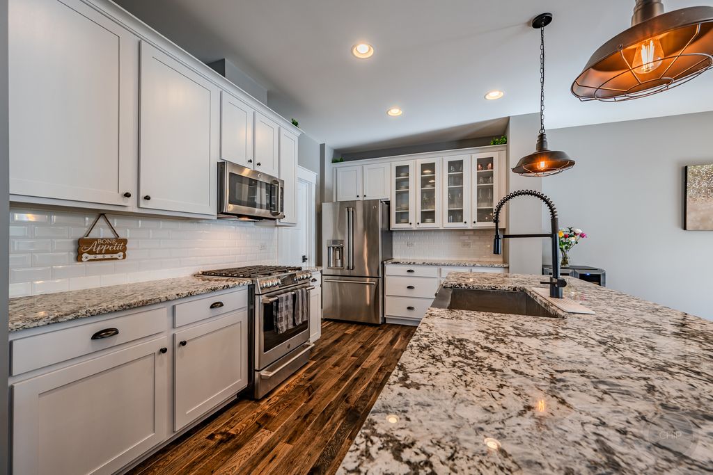 Image 12 of property listing at 4275 Fiona Lane, Lisle, IL 60532