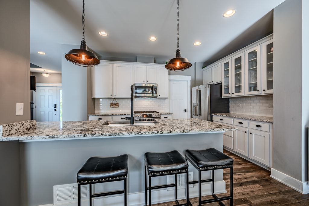 Image 16 of property listing at 4275 Fiona Lane, Lisle, IL 60532
