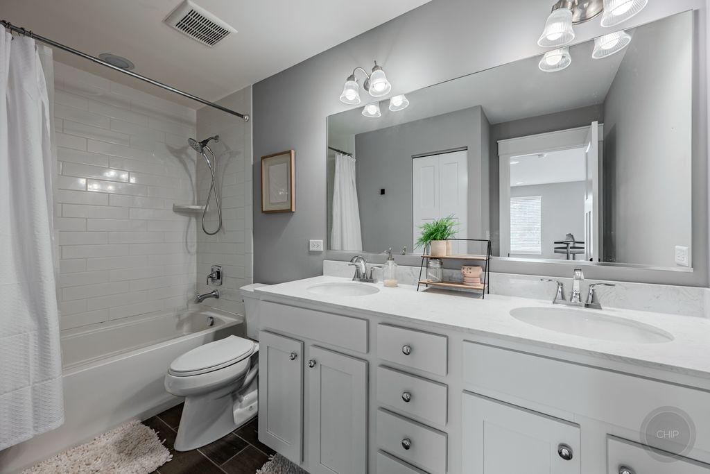Image 31 of property listing at 4275 Fiona Lane, Lisle, IL 60532