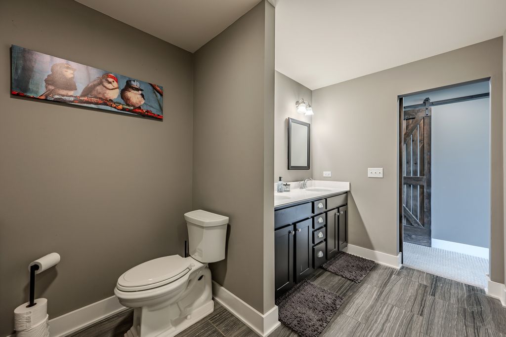 Image 33 of property listing at 4275 Fiona Lane, Lisle, IL 60532