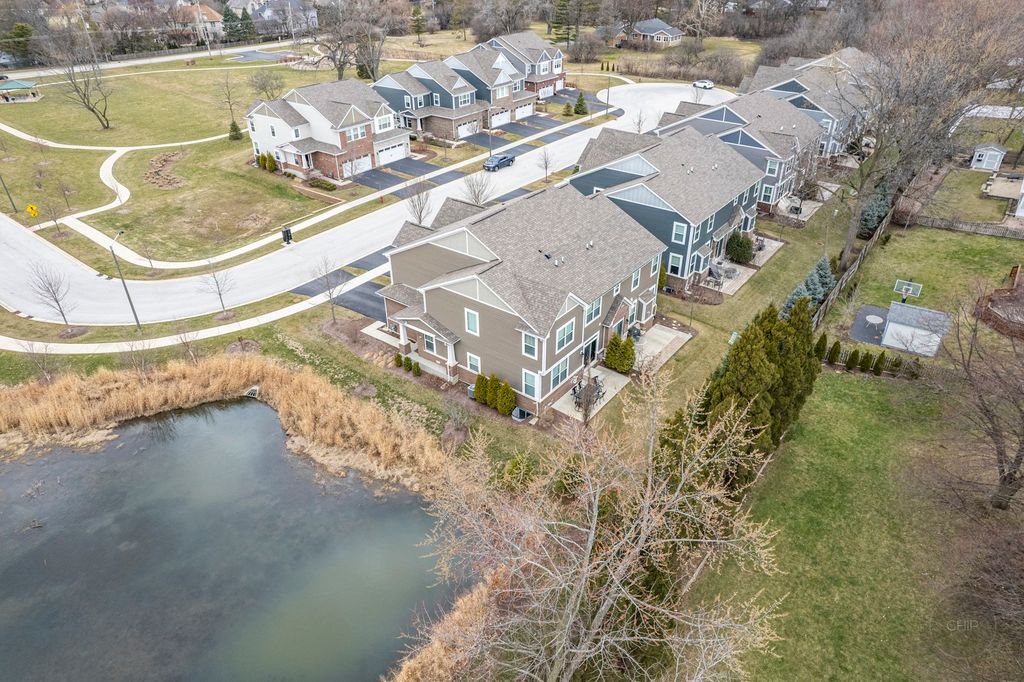 Image 5 of property listing at 4275 Fiona Lane, Lisle, IL 60532