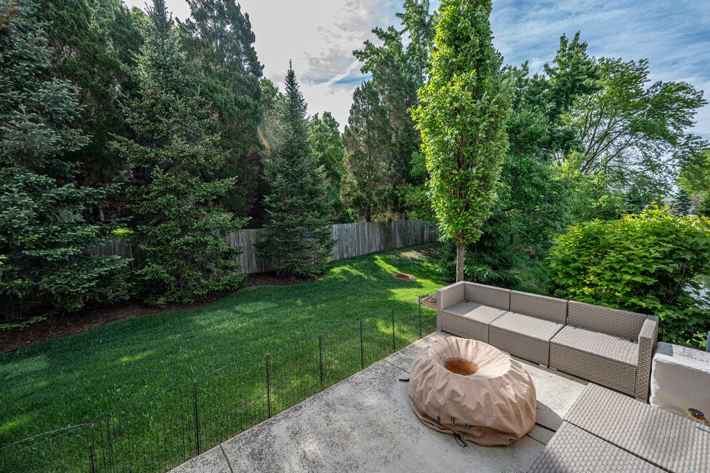 Image 45 of property listing at 4275 Fiona Lane, Lisle, IL 60532