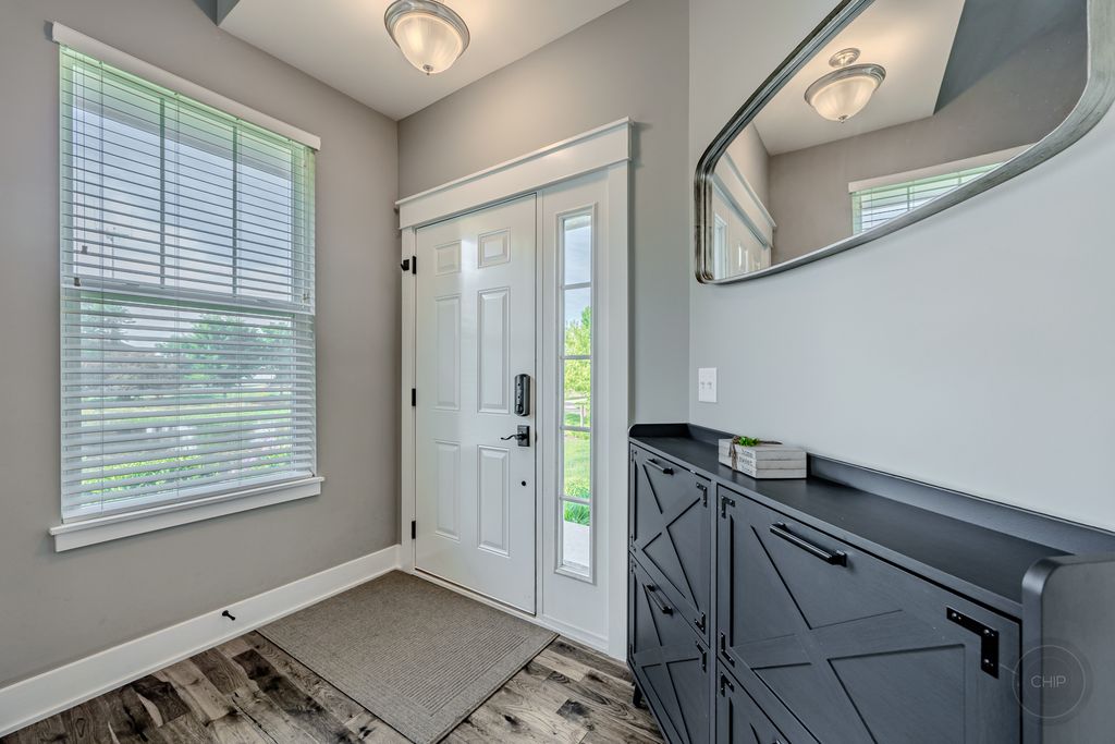 Image 6 of property listing at 4275 Fiona Lane, Lisle, IL 60532