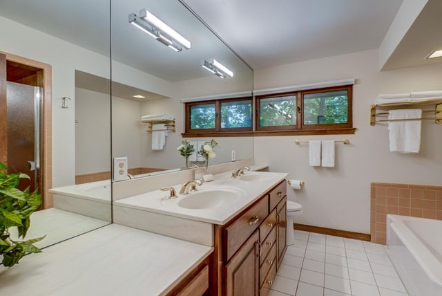 690 Linwood Avenue, Saint Paul, MN 55105
