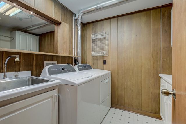 690 Linwood Avenue, Saint Paul, MN 55105