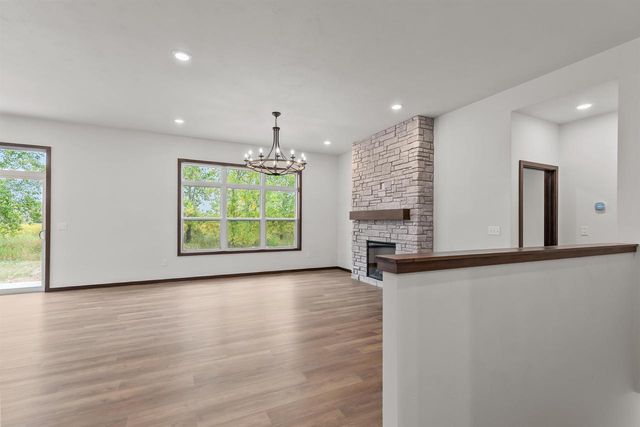 3710 E CALLALILLY LANE, Appleton, WI 54913