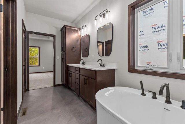 3710 E CALLALILLY LANE, Appleton, WI 54913