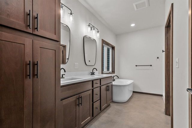 3710 E CALLALILLY LANE, Appleton, WI 54913