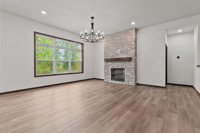 3710 E CALLALILLY LANE, Appleton, WI 54913