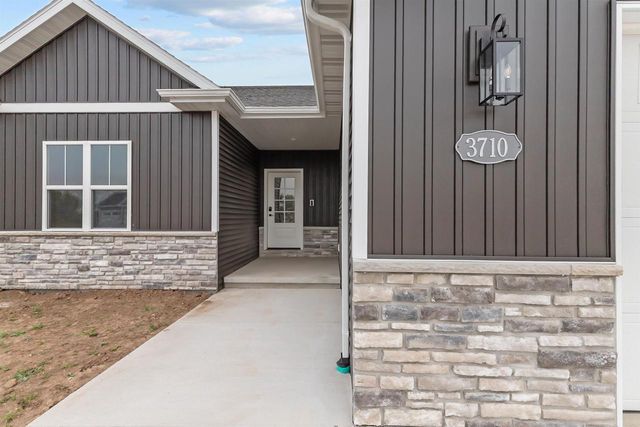 3710 E CALLALILLY LANE, Appleton, WI 54913