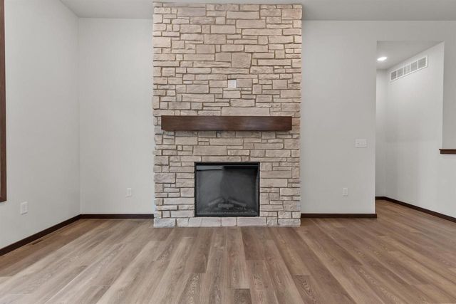 3710 E CALLALILLY LANE, Appleton, WI 54913