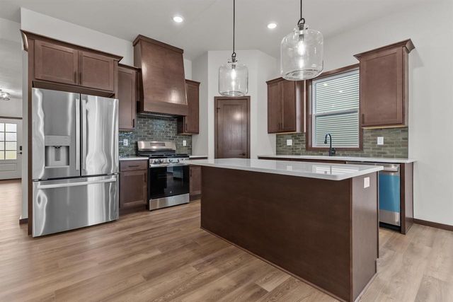 3710 E CALLALILLY LANE, Appleton, WI 54913