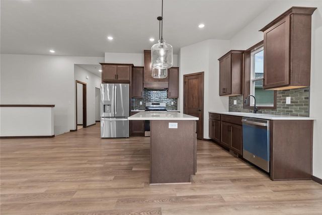 3710 E CALLALILLY LANE, Appleton, WI 54913