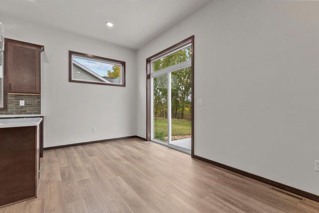 3710 E CALLALILLY LANE, Appleton, WI 54913