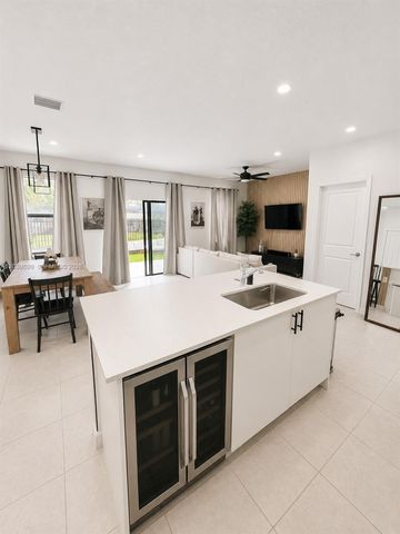 452 NW 203rd Ter 452, Miami Gardens, FL 33169