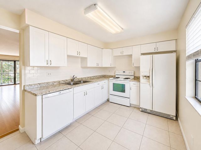 2050 Oleander Boulevard 4-206, Fort Pierce, FL 34950