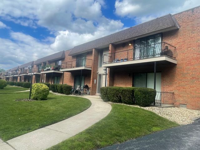 623 N Carroll Parkway 101, Glenwood, IL 60425