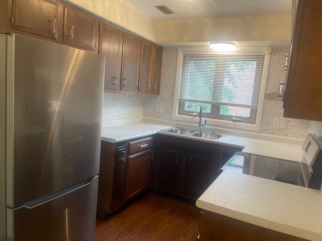 623 N Carroll Parkway 101, Glenwood, IL 60425