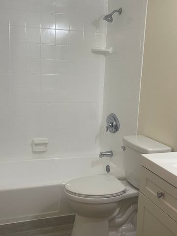 623 N Carroll Parkway 101, Glenwood, IL 60425