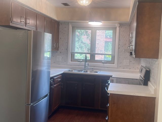 623 N Carroll Parkway 101, Glenwood, IL 60425