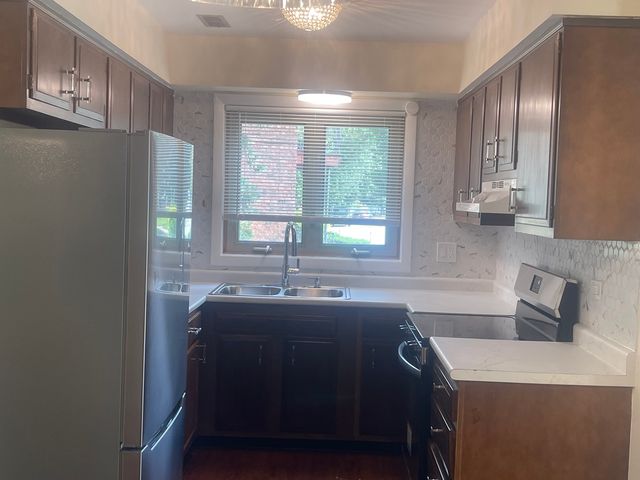 623 N Carroll Parkway 101, Glenwood, IL 60425