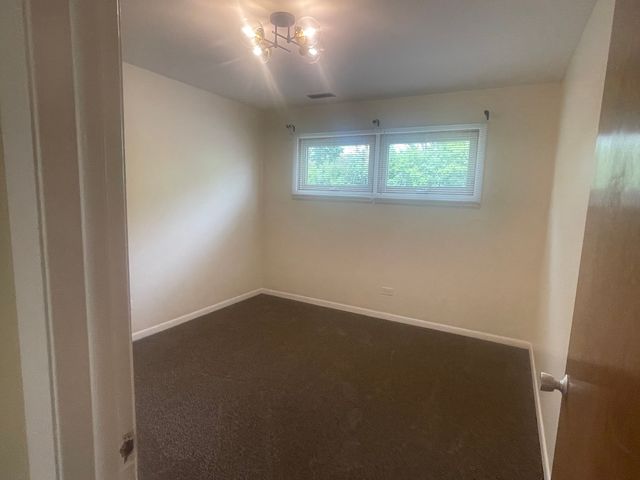 623 N Carroll Parkway 101, Glenwood, IL 60425