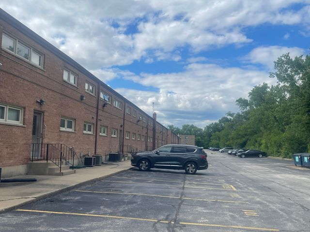 623 N Carroll Parkway 101, Glenwood, IL 60425