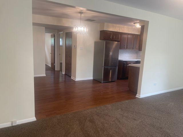 623 N Carroll Parkway 101, Glenwood, IL 60425