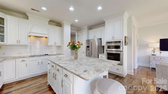 11724 Easthampton Circle, Charlotte, NC 28277