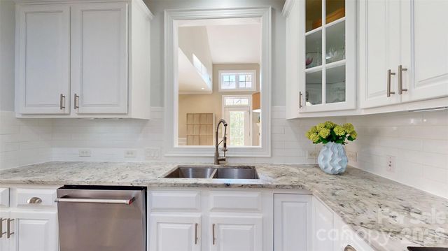 11724 Easthampton Circle, Charlotte, NC 28277