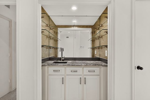 3113 Stonehenge Lane, Carrollton, TX 75006