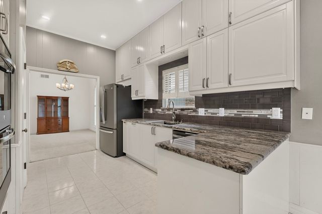 3113 Stonehenge Lane, Carrollton, TX 75006