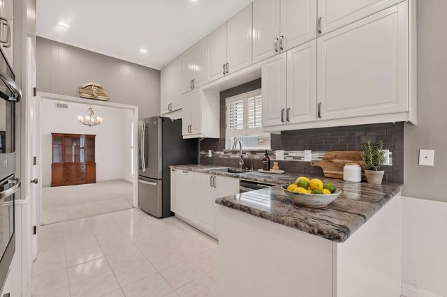 3113 Stonehenge Lane, Carrollton, TX 75006